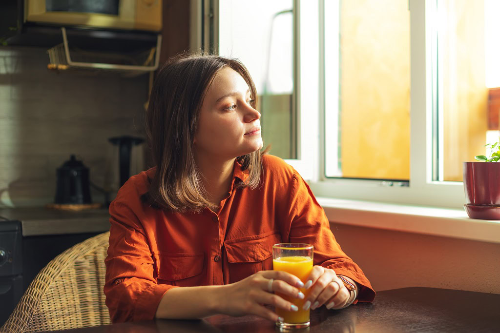 portrait-pretty-woman-with-glass-orange-juice-3