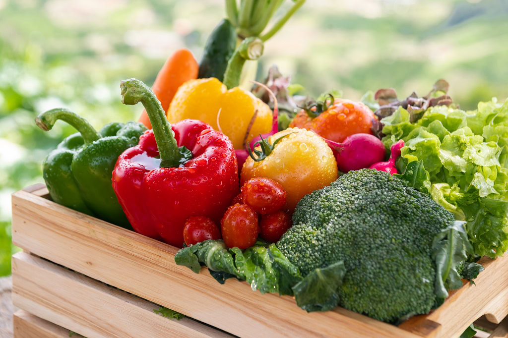 wooden-crate-filled-with-fresh-organic-vegetables